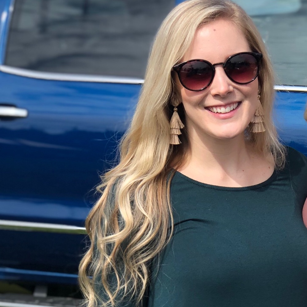 Meet your Posher, Angela